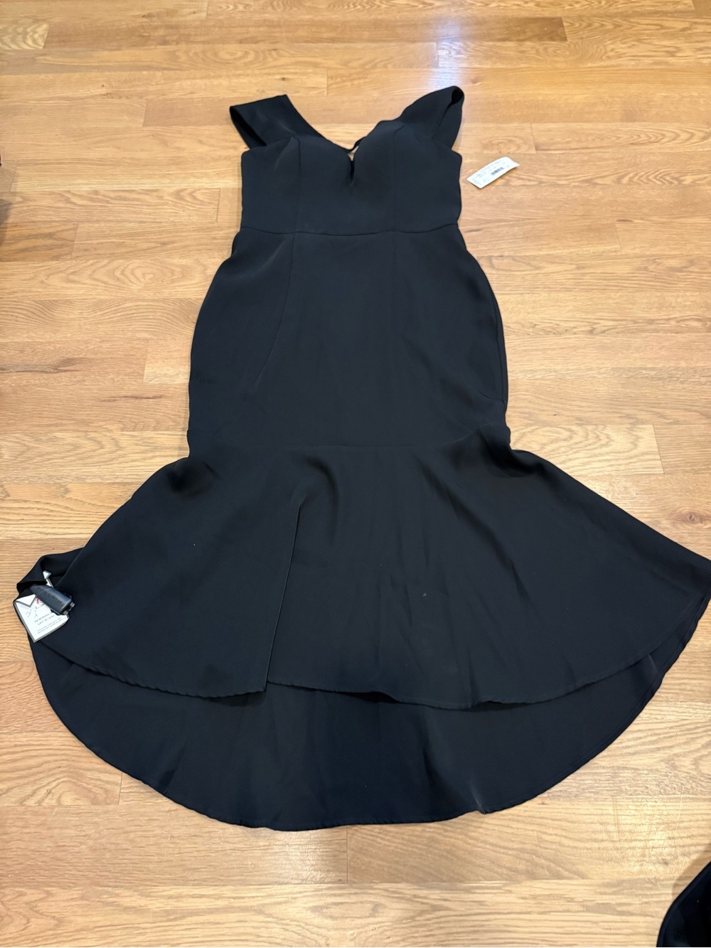 Elegant Black Mermaid Midi Dress with Sweetheart Neckline